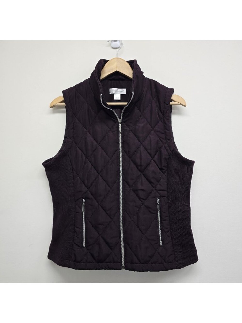 Christopher Banks Quilted Vest Size M Full Zip Flex Ribbed Side Panels Layering
